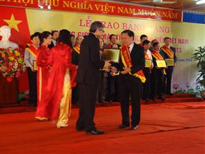 Viện trưởng được tôn vinh những nhà khoa học tiêu biểu 2013 tại Đền Hùng