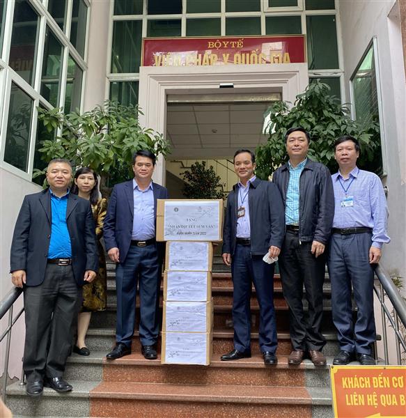 Công đoàn Y tế Việt Nam đến thăm và tặng quà Viện Pháp y quốc gia nhân dịp Tết nguyên đán Nhâm Dần 2022