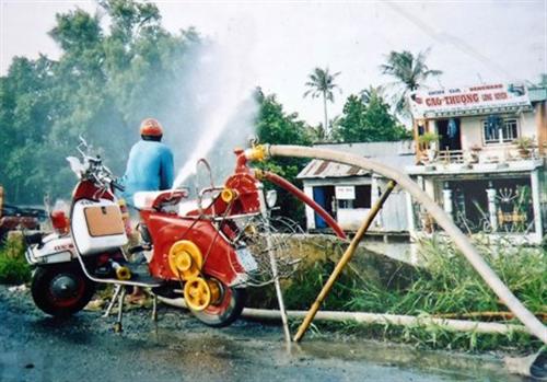 Xe cứu hỏa tự chế từ… Vespa