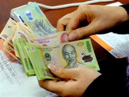Đề xuất hoãn tăng lương năm 2013 do ngân sách khó khăn