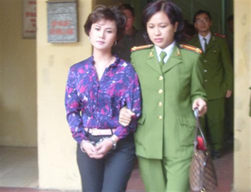 Xét xử nguyên thiếu tá công an lừa 17 tỷ đồng