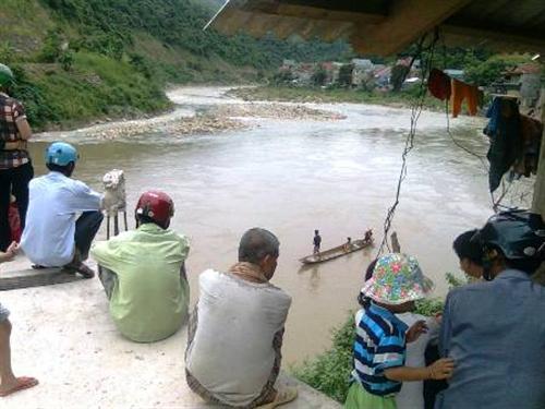 Bỏ lại con thơ, người phụ nữ nhảy cầu tự vẫn