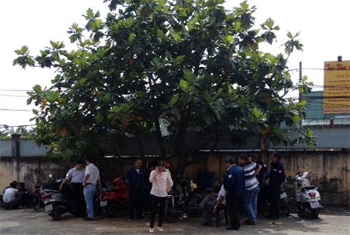 Nhân viên điện lực chết bất thường trong nhà vệ sinh
