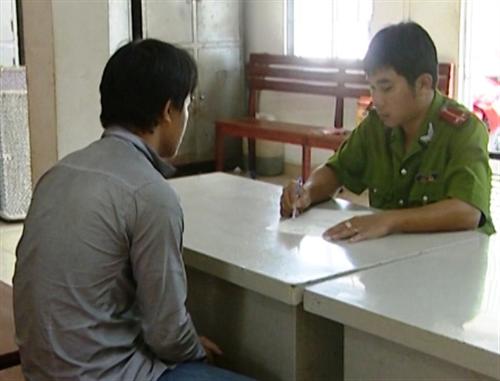 Bắt băng cướp chuyên bình xịt hơi cay gây án