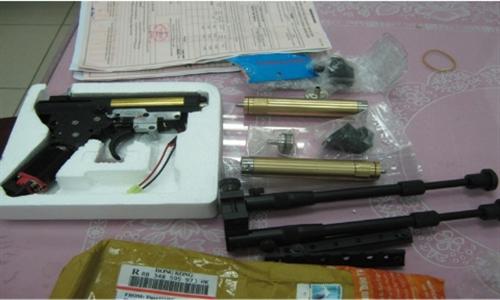 Bắt giữ nhiều quân trang quân dụng trái phép