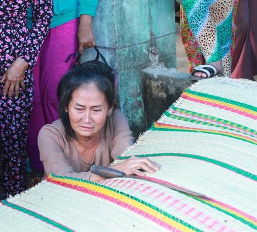 Cạn nước mắt mẹ già khóc 4 người thân tử vong vì tai nạn