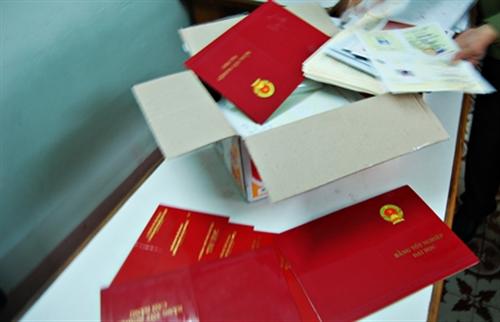 Phá đường dây mua bán trót lọt gần 1.000 bằng Đại học giả