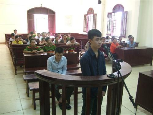 Ở nhà một mình, bé gái 4 tuổi bị kẻ 16 tuổi hiếp dâm