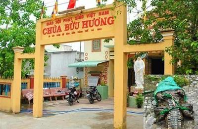 Cá sấu sổng chuồng gây 'náo loạn' chùa
