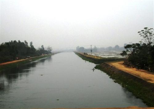 Thi thể người đàn ông nổi trên sông với vết thương sau gáy
