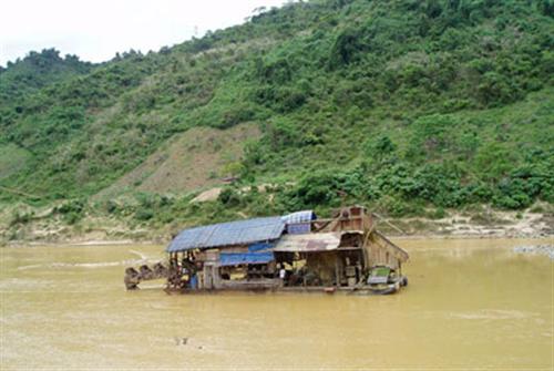 Truy quét vàng tặc, trung tá công an bị đứt lìa chân