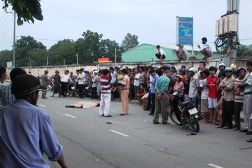 TP.HCM: Tai nạn kinh hoàng, hai người thương vong