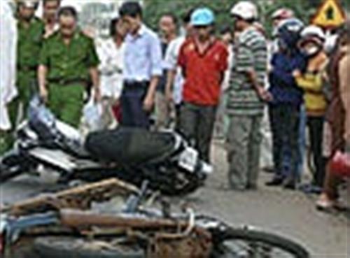 Lấn đường, 'hung thần' tông chết cả gia đình
