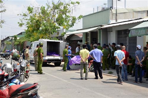 Nghi án dùng xăng đốt phòng trọ, 2 người chết, 2 người nguy kịch