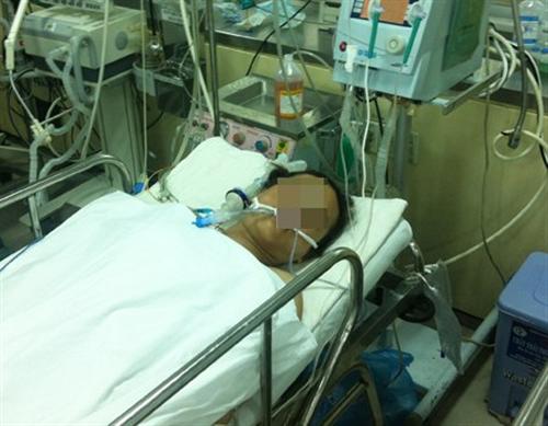 Nghệ sĩ xiếc đường phố thủng thực quản vì nuốt kiếm