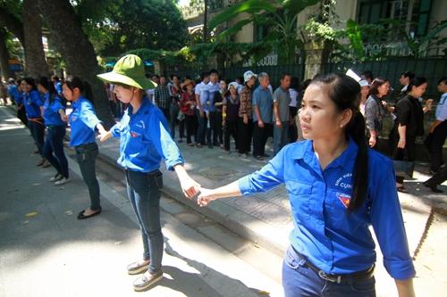 'Cả dân tộc đang nắm tay nhau'