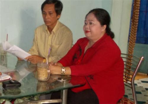 Lật tẩy “màn kịch“ của băng nhóm “quý bà áo đỏ”