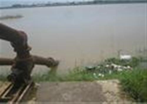 Phát hiện 1 bàn chân người bị cắt rời bên đường