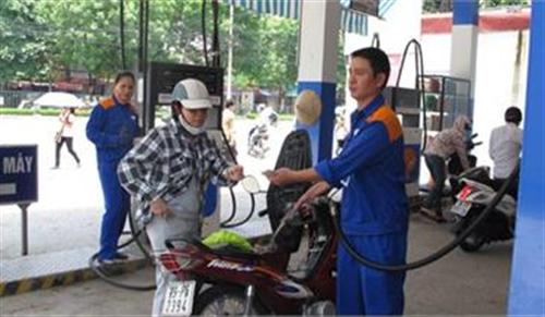 Xăng sẽ tăng tiếp 700 đồng/lít từ tối nay
