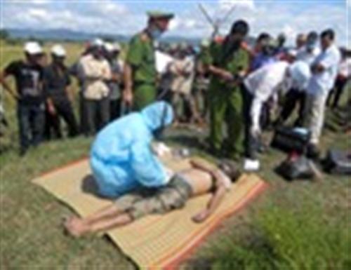 Xác người đàn ông trôi trên kênh thủy lợi