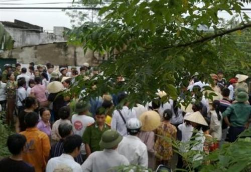 Hàng trăm người vây bắt hai tên trộm chó