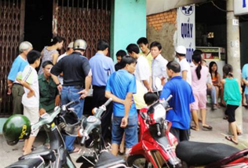 Tưới xăng thiêu chết người yêu và tình địch trong phòng trọ
