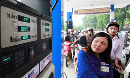 Doanh nghiệp kiến nghị tăng giá xăng đến 1.200 đồng/lít