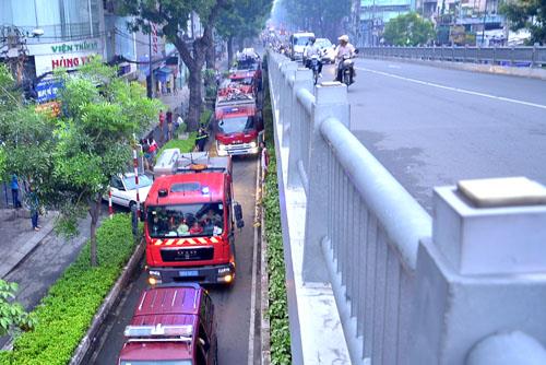 Phá cửa thẩm mỹ viện dập đám cháy ở độ cao 20 m