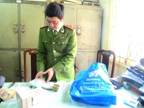 Nữ kế toán biển thủ tiền công ty rồi dựng màn kịch bị cướp