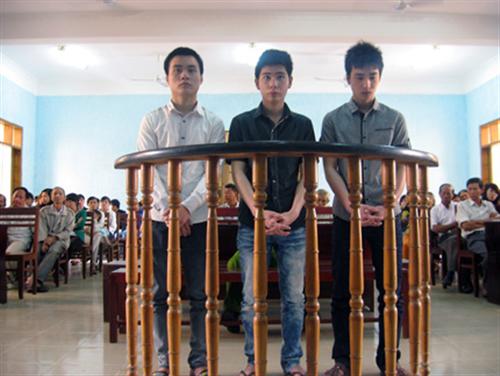 Khoác vai người đẹp, nam thanh niên tử vong