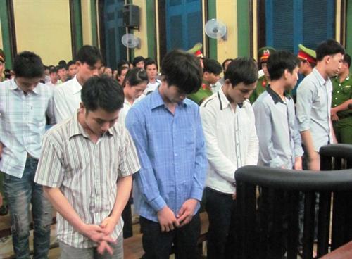 3 án chung thân cho nhóm côn đồ đâm chém người vô cớ