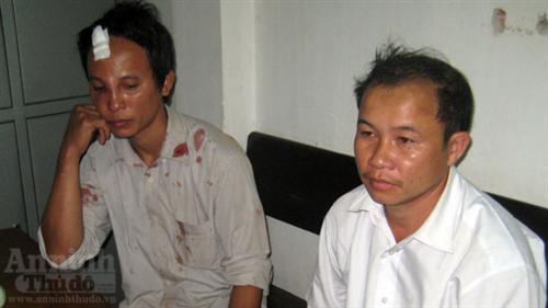 Cảnh sát môi trường tước dao trong tay dân buôn beo lửa