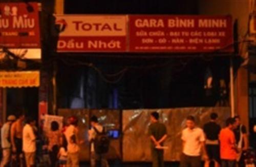 Hà Nội: Bất cẩn khi thắp nến, cháy mất ô tô