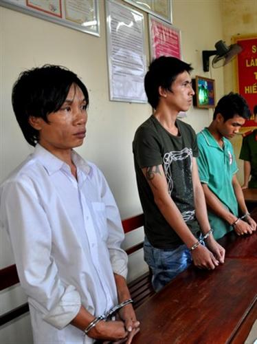 Thuê côn đồ bắt giữ con nợ để đòi nợ