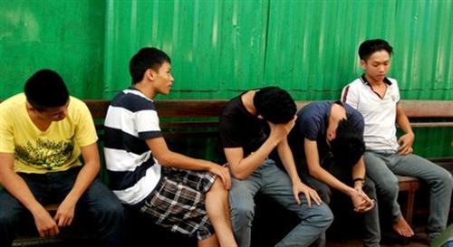 Bắt nhóm học sinh cướp tài sản