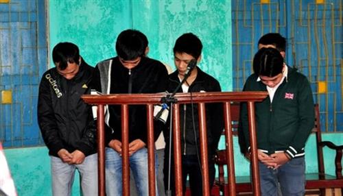 6 đối tượng “nhắn tin trúng thưởng” trên ĐTDĐ hầu tòa