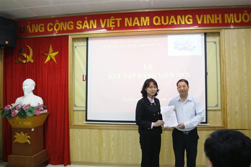 Lễ kết nạp Đảng viên Đ/c Nguyễn Thị Hồng Vân 19/12/2016