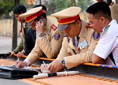 Người dân lo ngại CSGT lạm quyền khi trưng dụng phương tiện