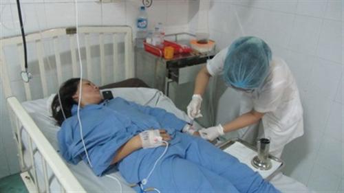Cô giáo uất ức tự tử trước mặt lãnh đạo