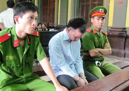 Rưới xăng đốt xác nhân tình vì sợ mách vợ