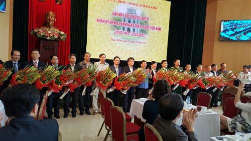 Lãnh đạo Viện dự tiệc chiêu đãi của Quận ủy, HĐND, UBND quận Hoàn Kiếm nhân ngày thầy thuốc Việt Nam 27-2