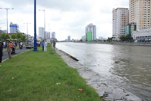 TPHCM: Lại phát hiện xác chết trôi trên kênh