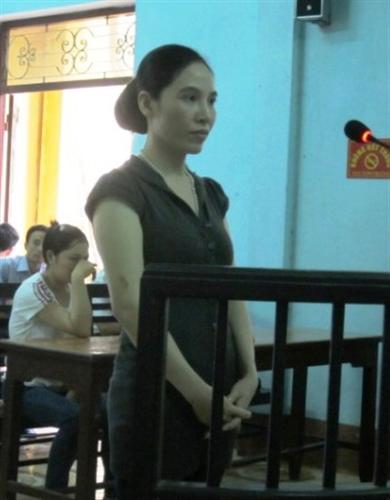 Kêu oan tòa không chấp nhận, bị cáo tự tử trước vành móng ngựa