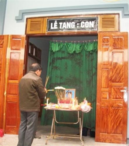 Cán bộ y tế bị đâm chết vì... mâu thuẫn trên sân bóng chuyền