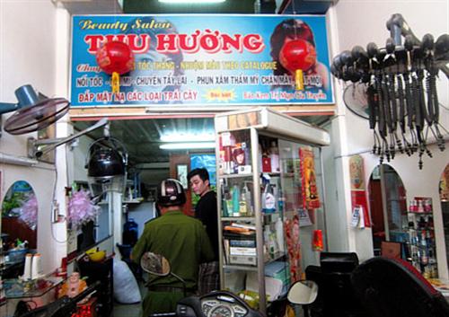 Bà chủ tiệm tóc bị chồng cũ đâm chết