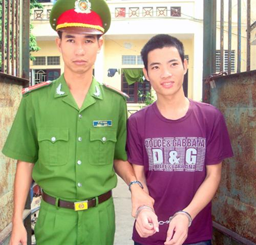 Lưu “đại ca” trốn vào… chum nước vẫn bị bắt