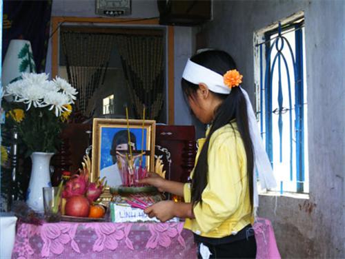 Nữ sinh tự vẫn trong nhà tắm vì bị cha dượng hành hạ