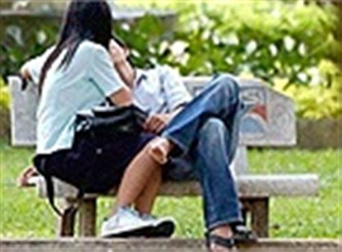 Bị từ chối tình cảm, ép người yêu uống thuốc sâu