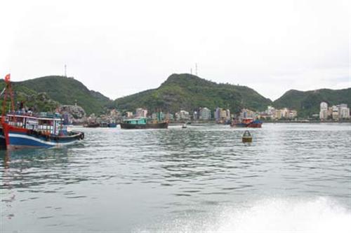 Đắm tàu trên biển Cát Bà, 7 người mất tích