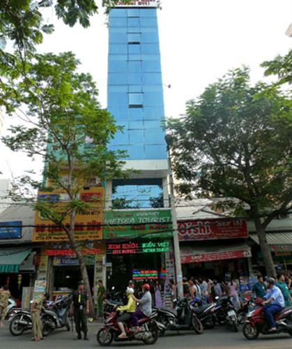Nam thanh niên nhảy lầu tự tử từ tầng 7 khách sạn